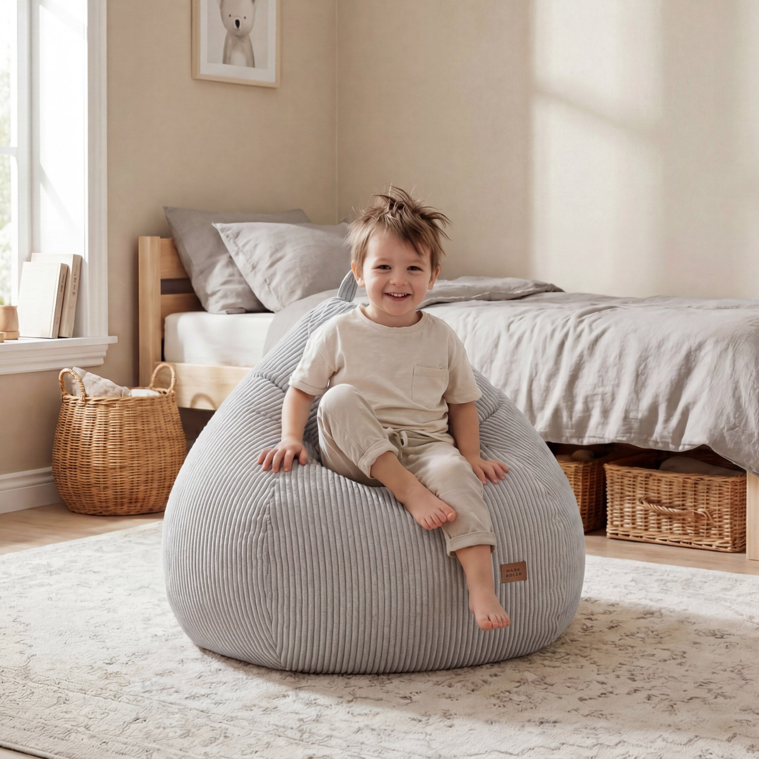 Grauer Kordsamt-Pouffe